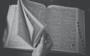 Le Dictionnaire Merriam-Webster a une nouvelle définition de la bisexualité