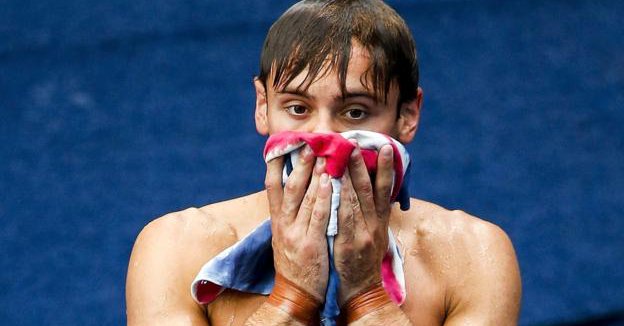 J.K. Rowling défend Tom Daley contre un tweet homophobe !